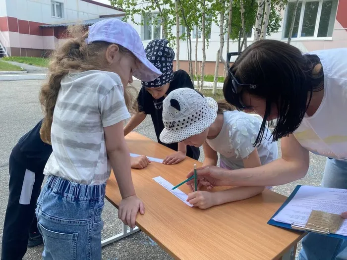 Литературный батл «И в новом веке Пушкин с нами»  _ ребята из пришкольного лагеря  ЛСОШ № 3