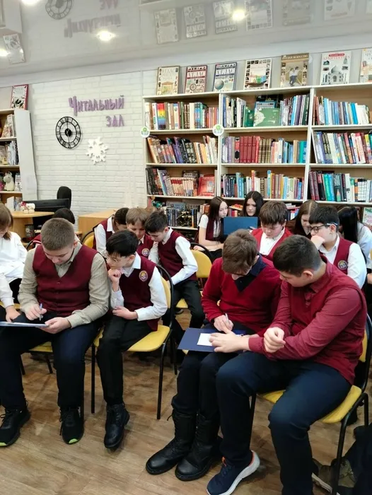 Перекличка во времени "Юным героям посвящается" _ ученики ЛСОШ № 5