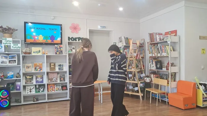 Час искусства "Волшебный мир кулис" _ ученики ЛСОШ № 3