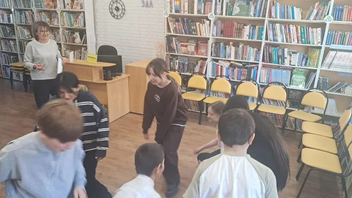 Час искусства "Волшебный мир кулис" _ ученики ЛСОШ № 3