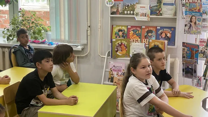 Творческая мастерская "Письмо в стиле пушкинской эпохи" _ ребята из пришкольного лагеря ЛСОШ № 3