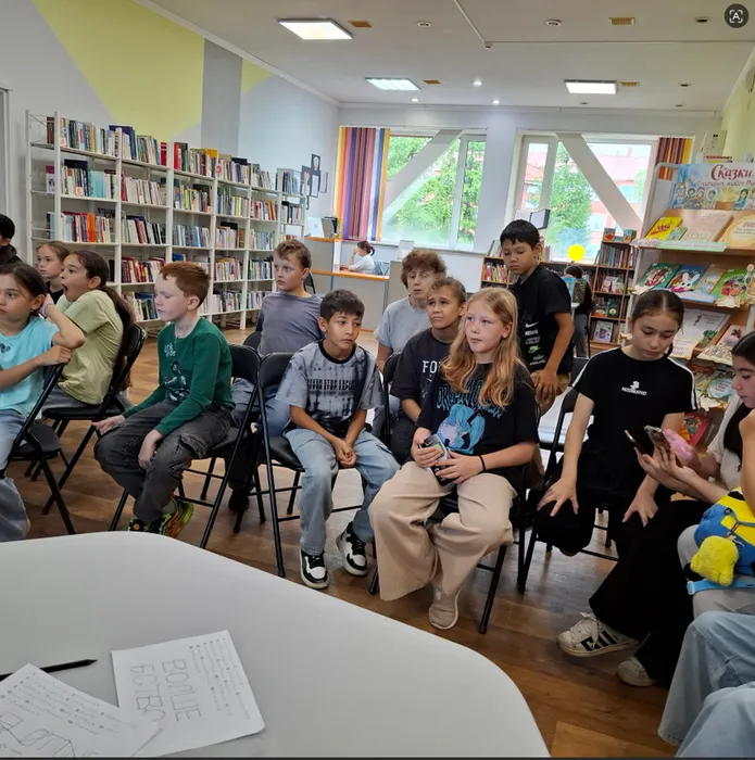 Громкие чтения "Зелёные страницы" _  дети из  пришкольного лагеря СОШ&nbsp;№3.