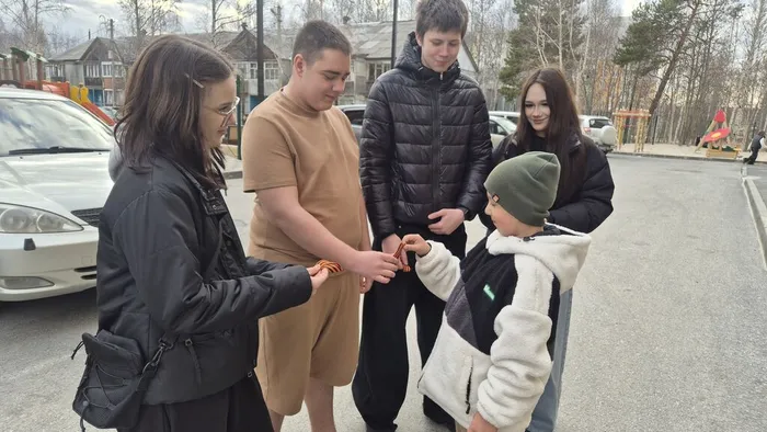 Акция "Георгиевская ленточка" _ жители г.Лянтор