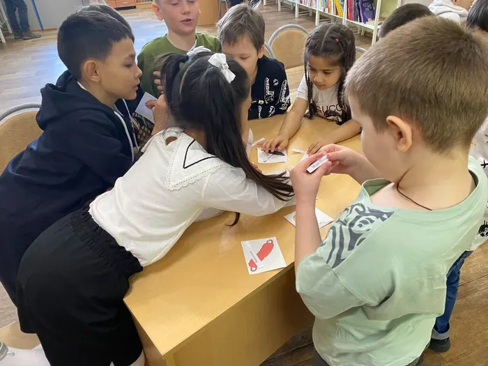 Урок толерантности "У дружбы нет национальности" _ ученики ЛСОШ № 4