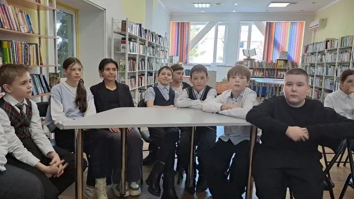 Библиотечный урок «Профессия — библиотекарь» _ ученики ЛСОШ № 3