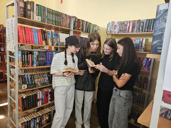 Библиотечный урок - игра "К тайнам мысли и слова: поиск  информации в справочных изданиях" _ ученики ЛСОШ № 6