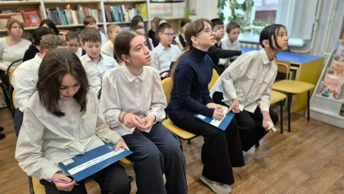 Урок памяти «Город в стальном кольце»  _ ученики ЛСОШ № 7