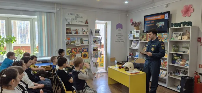 Час безопасности "Гражданская оборона - умей себя защитить" _ ученики ЛСОШ № 7