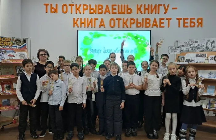 Экоурок «Мусорознайка» в нашей библиотеке! _ ученики ЛСОШ № 4