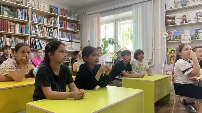 Творческая мастерская "Письмо в стиле пушкинской эпохи" _ ребята из пришкольного лагеря ЛСОШ № 3