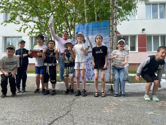 Литературный батл «И в новом веке Пушкин с нами» _ ребята из пришкольного лагеря ЛСОШ № 3