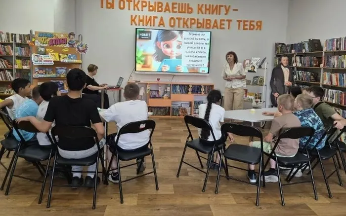 Познавательный час "Молодёжь в интернет -  пространстве"