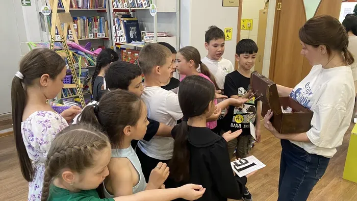 Творческая мастерская "Письмо в стиле пушкинской эпохи" _ ребята из пришкольного лагеря ЛСОШ № 3