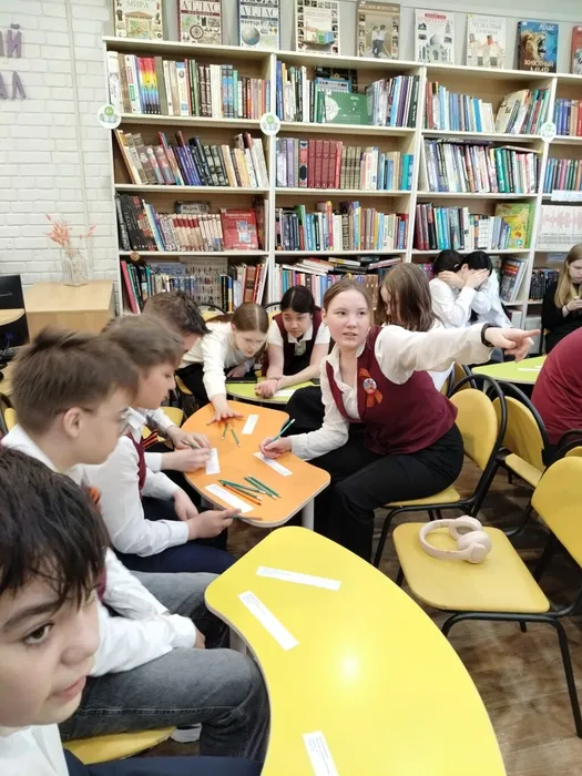 Патриотический квест «Маршрутами Победы» _ ученики ЛСОШ № 5