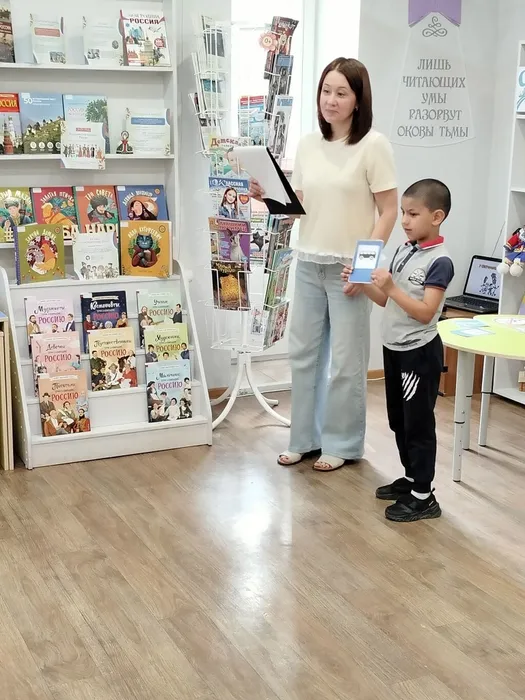 Познавательная игра "У светофора нет каникул" _ дети из пришкольного лагеря ЛСОШ № 5