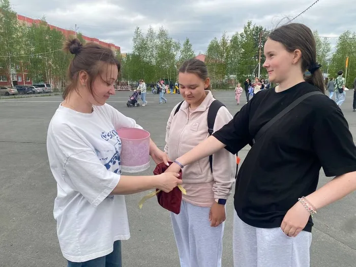 Библиошатёр «Пусть детство звонкое смеётся» _ жители города Лянтор
