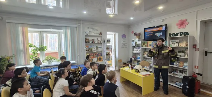 Час безопасности "Гражданская оборона - умей себя защитить" _ ученики ЛСОШ № 7