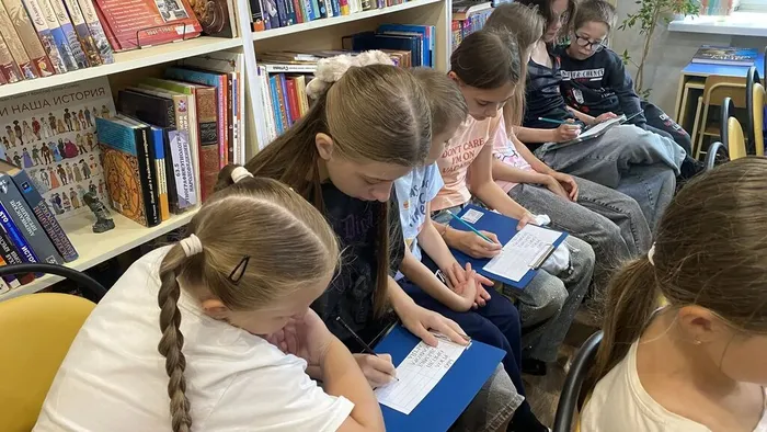 Краеведческий экскурс_Дети пришкольного лагеря детских школ искусств города