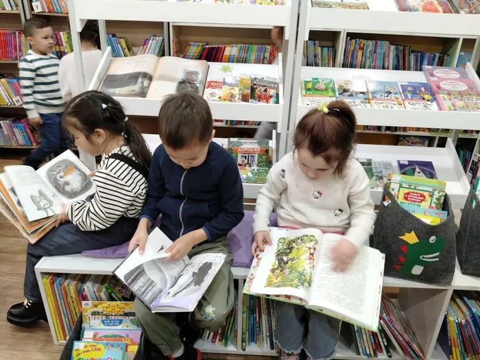 Экскурсия  "Мы идём в книжкин дом" _ дошкольники  д/с "Ромашка