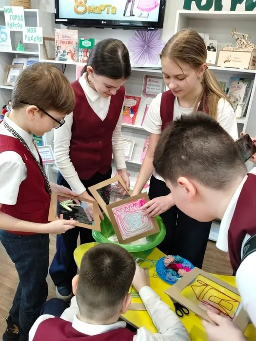 Интеллектуальный час с мастер-классом «Своя игра. Великие женщины мира" _ ученики ЛСОШ № 5