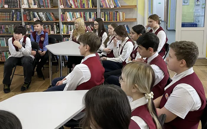 Час профилактики "Телефонный терроризм, в чем его опасность» _ ученики ЛСОШ № 5