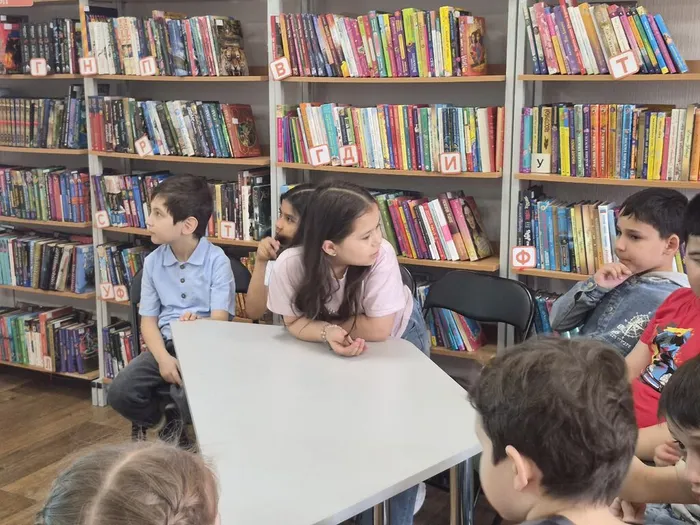 Литературный час "Телефон Чуковского" _ ученики ЛСОШ № 4