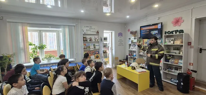 Час безопасности "Гражданская оборона - умей себя защитить" _ ученики ЛСОШ № 7