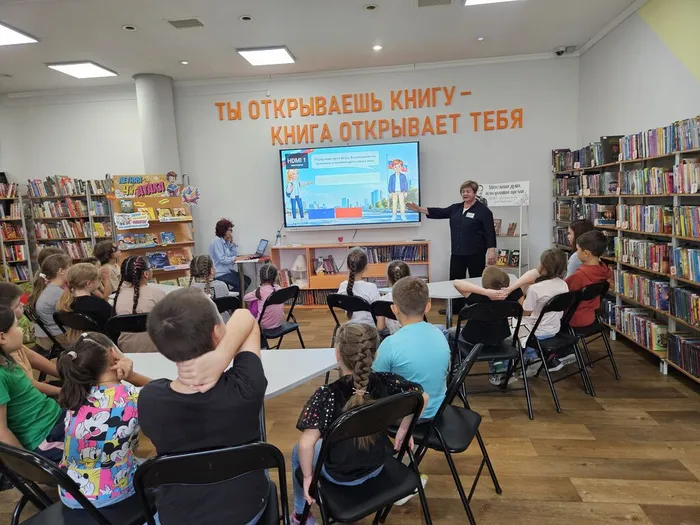 Квест-игра День Флага России _ дети из пришкольного лагеря  ДШИ № 1