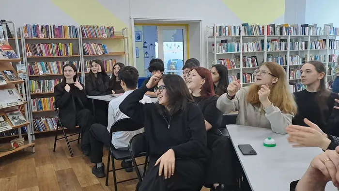 Библиотечный урок "Мои первые энциклопедии, словари и справочники" _ученики ЛСОШ № 4