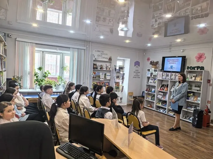 Час полезных советов "Безопасный Рунет - залог успешного будущего" _ ученики ЛСОШ № 3