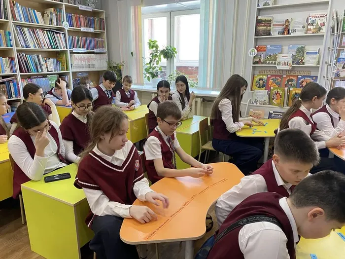 Интеллектуальный час с мастер-классом «Своя игра. Великие женщины мира" _ ученики ЛСОШ № 5