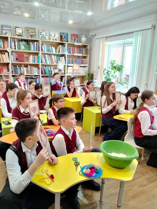 Интеллектуальный час с мастер-классом «Своя игра. Великие женщины мира"_ ученики ЛСОШ № 5