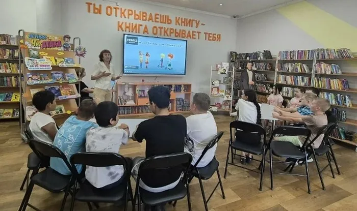 Познавательный час "Молодёжь в интернет -  пространстве"