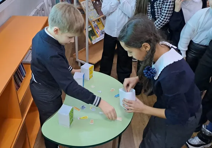 Экоурок «Мусорознайка» в нашей библиотеке! _ ученики ЛСОШ № 4