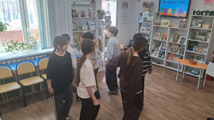 Час искусства "Волшебный мир кулис" _ ученики ЛСОШ № 3