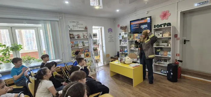 Час безопасности "Гражданская оборона - умей себя защитить" _ ученики ЛСОШ № 7