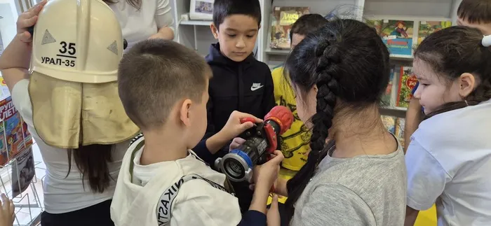 Час безопасности "Гражданская оборона - умей себя защитить" _ ученики ЛСОШ № 7