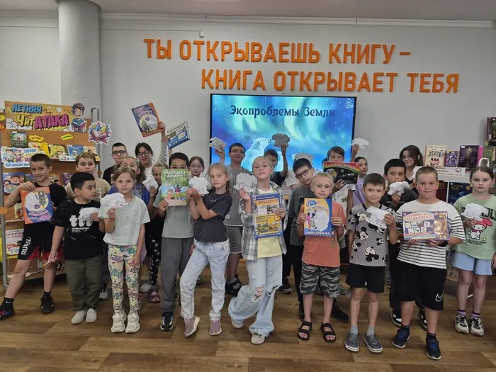 час информации «Экопроблемы Земли»  _ дети из пришкольного лагеря ЛСОШ № 5