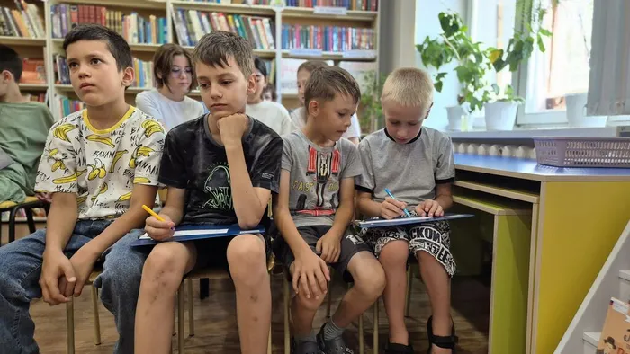 Литературный час «Алые паруса семьи, любви и верности»  _ дети с пришкольного лагеря ЛСОШ № 5