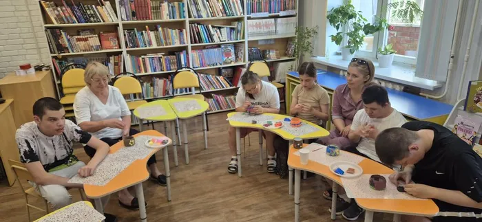 Мастер-класс "Народные промыслы и ремёсла" _ дети  из отделения социальной реабилитации и абилитации детей с ОВЗ