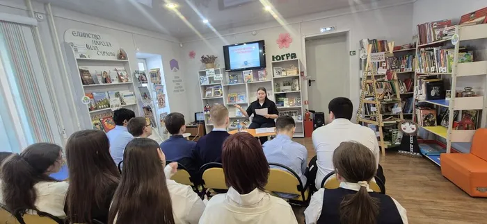 Встреча с инспектором по делам несовершеннолетних и руководителем киберволонтёрского движения «Интернет — безопасное пространство» _ ученики ЛСОШ № 3