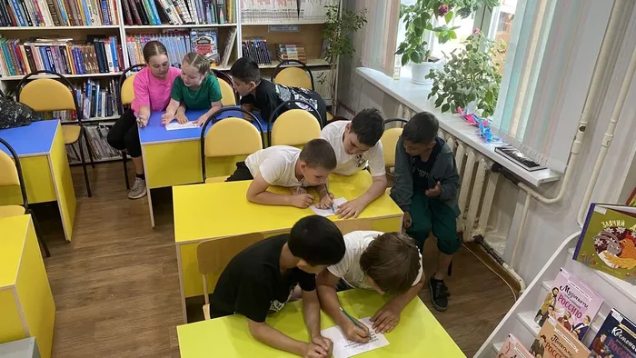 Творческая мастерская "Письмо в стиле пушкинской эпохи" _ ребята из пришкольного лагеря ЛСОШ № 3