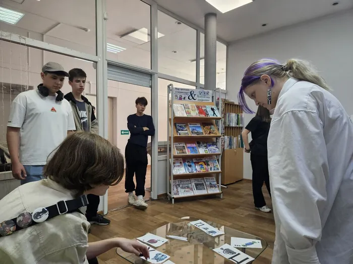 Библиотечный урок - игра "К тайнам мысли и слова: поиск информации в справочных изданиях" _ ученики ЛСОШ № 6