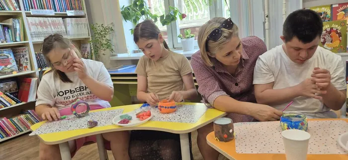 Мастер-класс "Народные промыслы и ремёсла" _ дети  из отделения социальной реабилитации и абилитации детей с ОВЗ