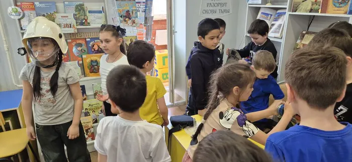 Час безопасности "Гражданская оборона - умей себя защитить" _ ученики ЛСОШ № 7